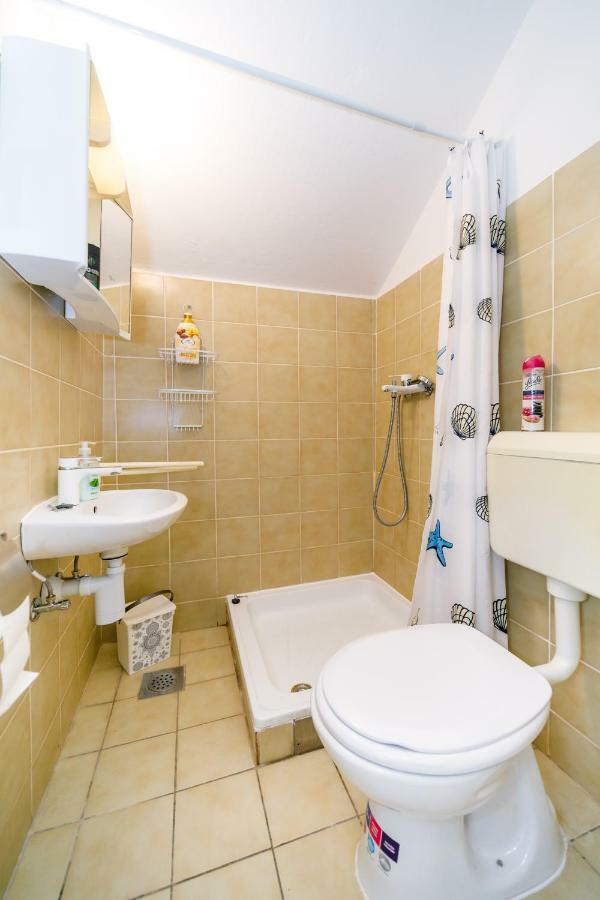 Apartman Jezevac Krk Town Esterno foto