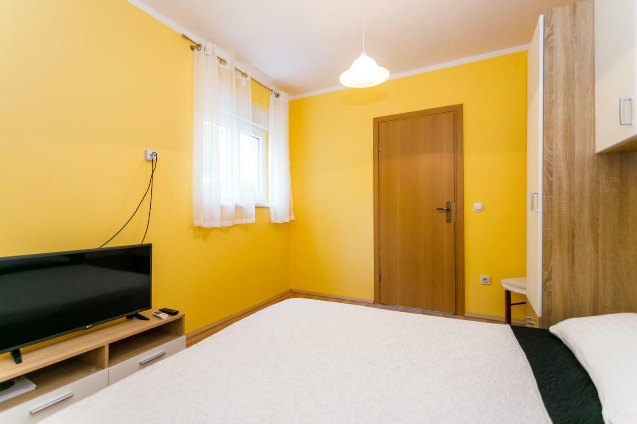 Apartman Jezevac Krk Town Esterno foto